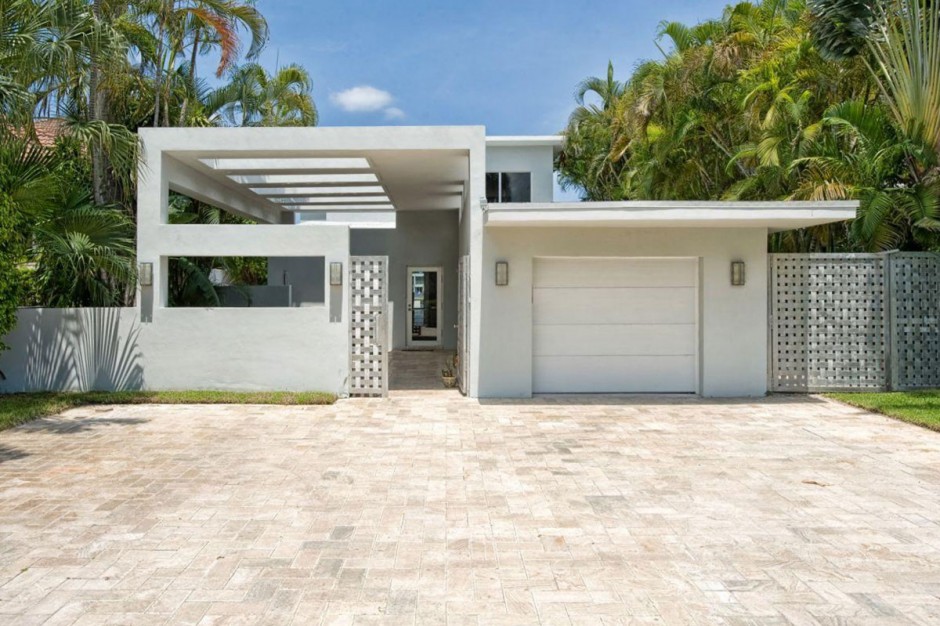 Front facade and concrete trellis